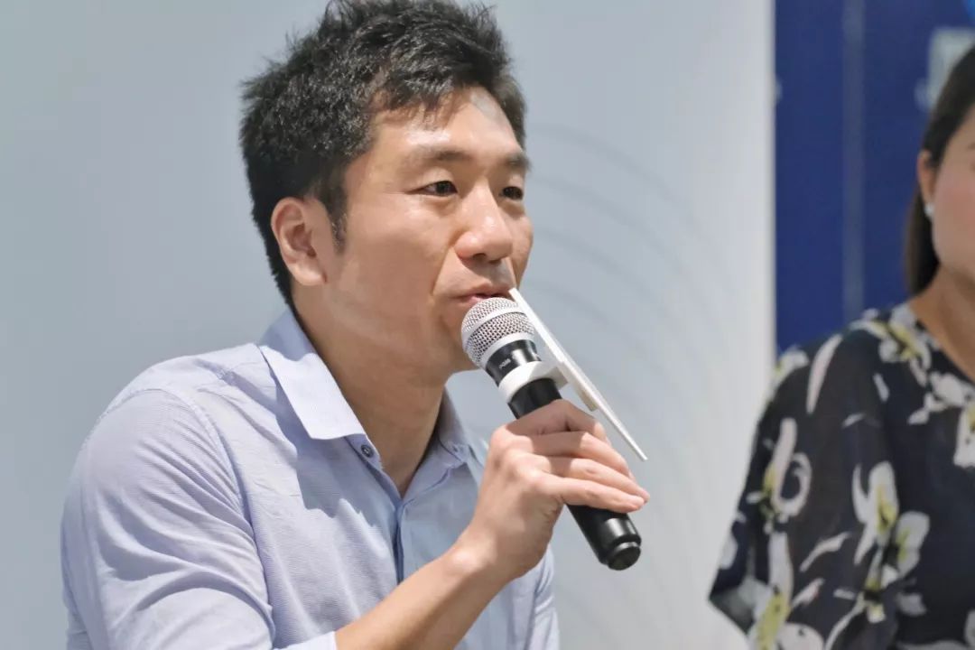 ▲“一带一路”跑运动员代表、渣打银行客户经理李小祺