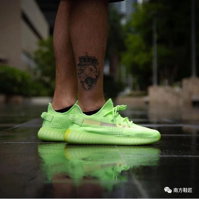 不管是骚气的荧光绿yeezy 350,还是帅气的黑椰子yeezy 700,绝对吸晴!