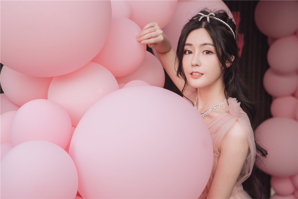 汤晶媚唯美温柔.jpg