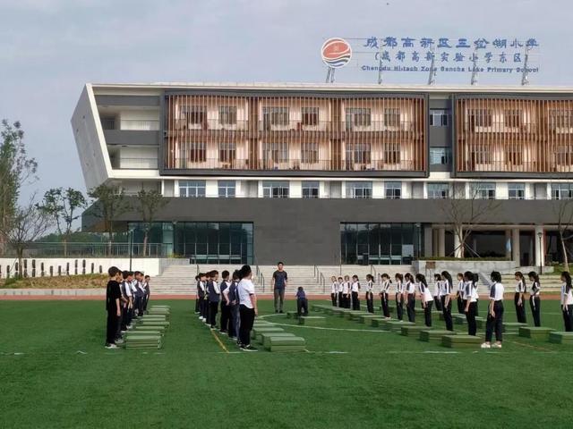 三岔湖小学陈林老师在成都高新区小学体育赛课总决赛中获佳绩