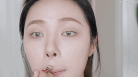 当Lisa露出额头，人间芭比瞬间幻灭？