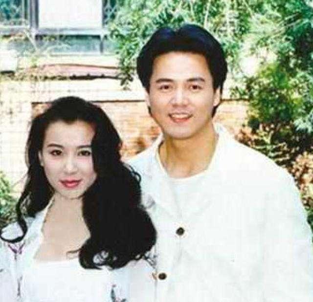 曾是琼瑶御用第一男主，今脸部似发酵的面团，还被认成老婆的奶奶