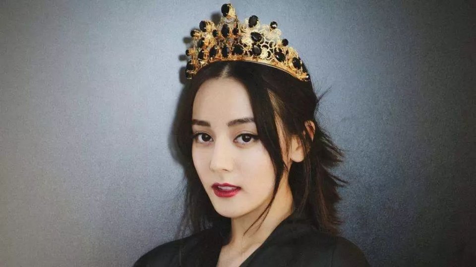 大家心目中的文艺女神虽然是内牛五方脸，但下唇暗藏着小心机