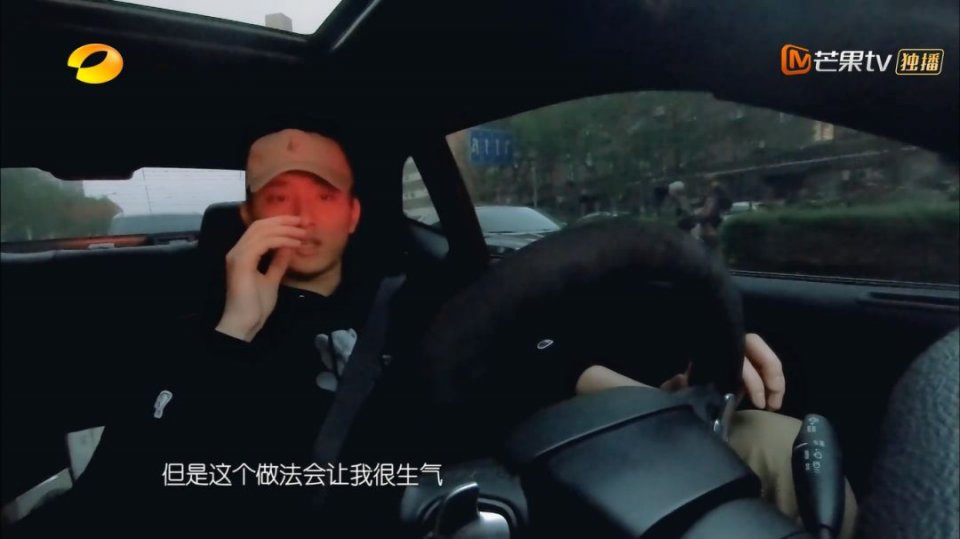 她的前男友是薛之谦？因误放前任歌曲被现任于小彤当街怒骂？