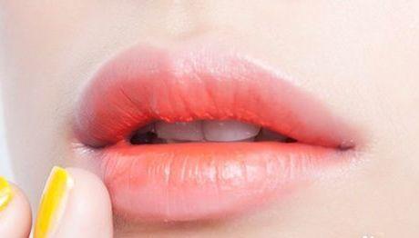 大家心目中的文艺女神虽然是内牛五方脸，但下唇暗藏着小心机