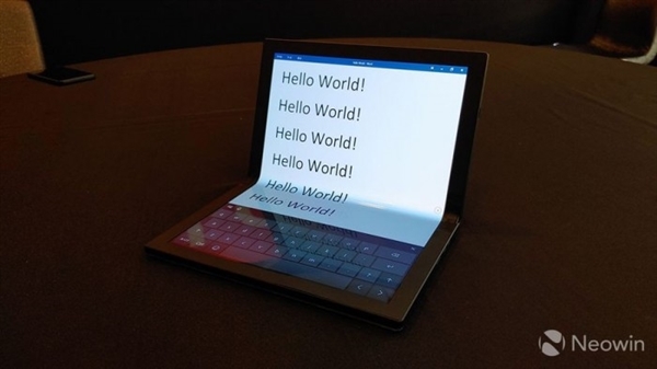 微软对内展示双屏Surface原型机：Windows笔记本开启新纪元