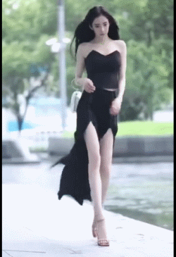 她这10亿怕是只拿来做营销了....