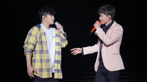 海洲演艺：张杰青岛演唱会与歌迷共同过六一