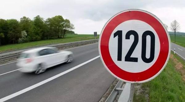 高速明明限速120，为什么老司机开到130都没受到超速处罚？