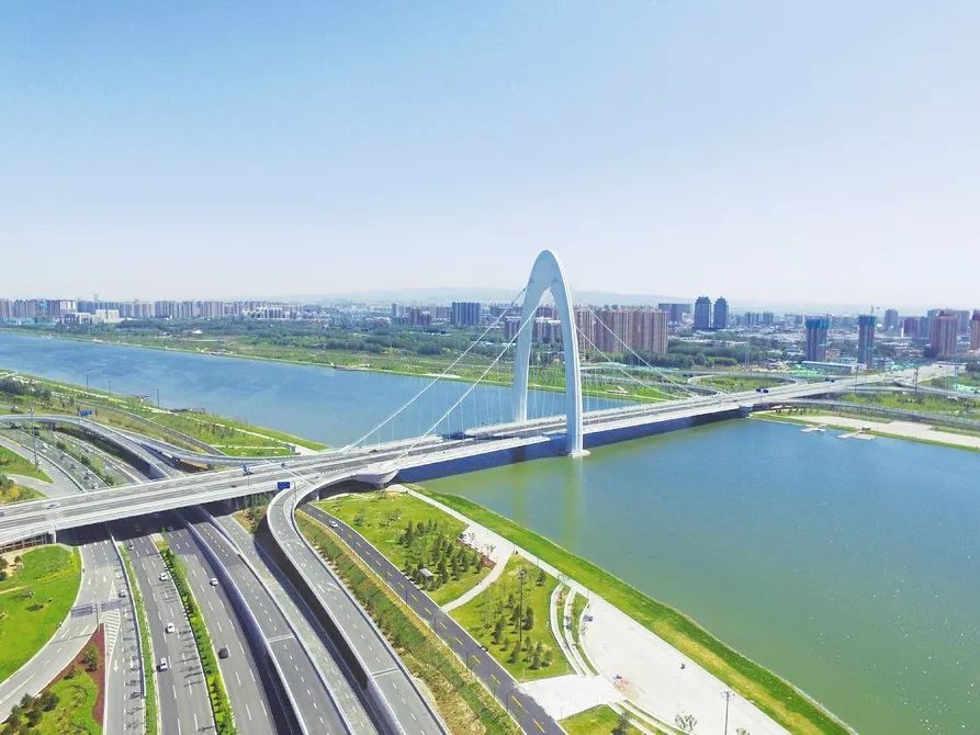 拓展发展空间,太原市着眼汾河两岸加速发展实施了通达桥,晋阳桥,迎宾