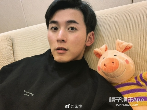 还记得《落跑甜心》里的柴格吗？他现在长这样啦！