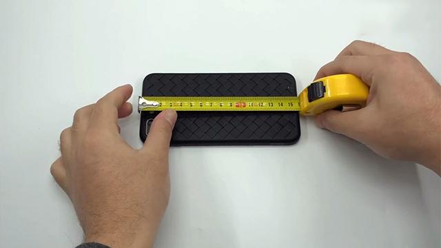 手机上有个小功能,可以精确的测量距离,比卷尺还要好用