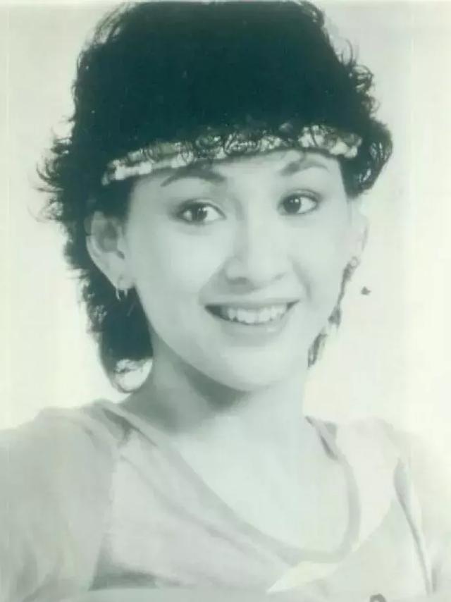 在最当红时和周润发结婚,为女儿退出娱乐圈,60岁的她人生太传奇