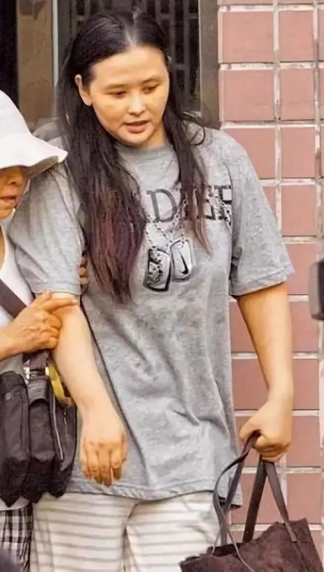 42岁萧淑慎洗心革面，自曝入狱生活：伙食难吃，洗澡被狱友看
