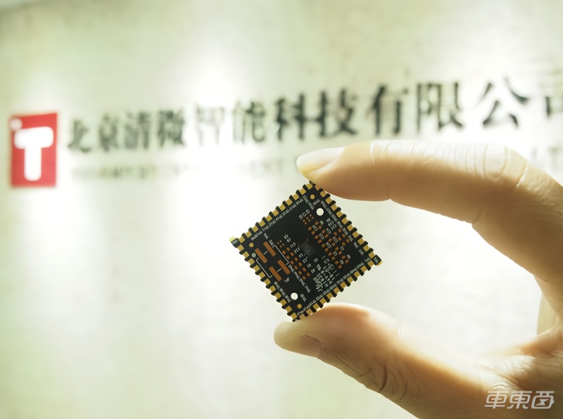 清华创新架构芯片量产！全球首款可重构超低功耗语音AI芯片