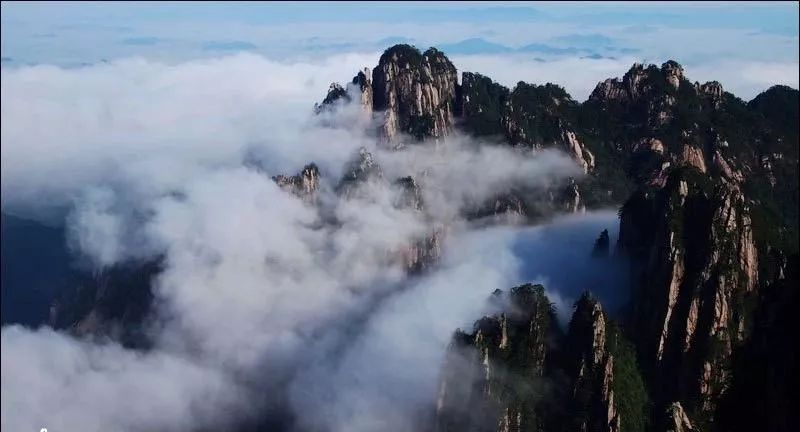 《游黄山》 宋·朱彦 三十六峰高插天,瑶台琼宇贮神