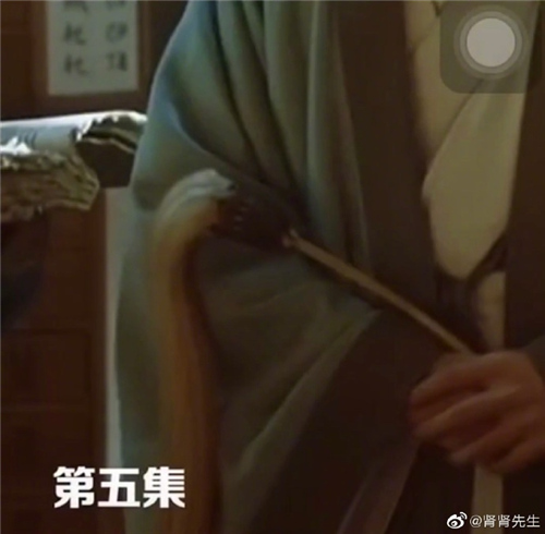 每日神段子腿毛多其实是一件好事