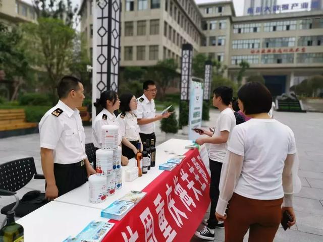 重庆海关宣传进口食品安全，麦蔻成进口乳制品代表