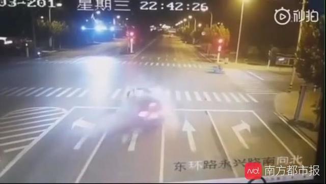 醉驾玛莎拉蒂致2死肇事女子23岁无业！被追尾宝马司机进ICU