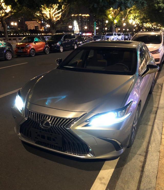喜提新雷克萨斯ES260,落地31.5万,油耗最低4.5L要逆天了