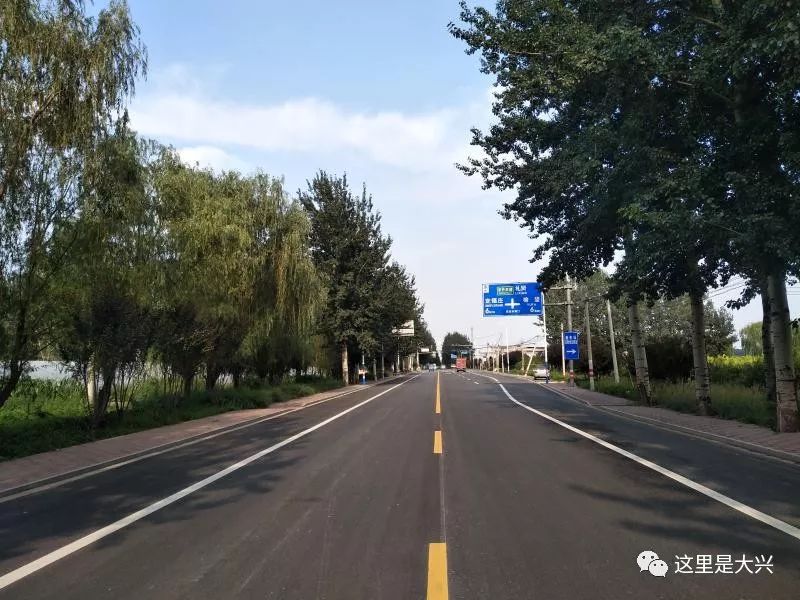 它就是刘田路,这条道路横穿礼贤,榆垡二镇,是连接大兴南部一条东西向