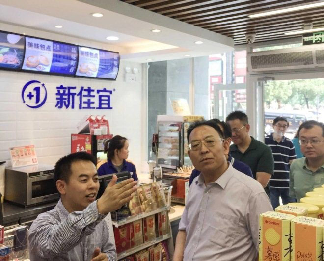 便利店喜提史上最大利好，夫妻小店进入招安时刻