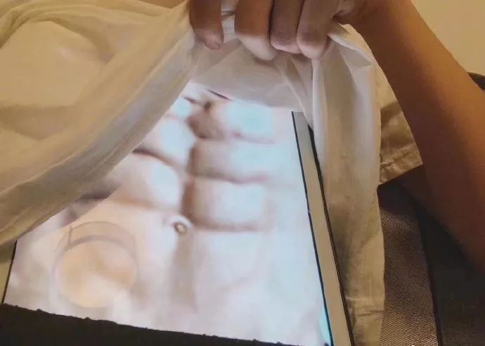 ▼ 坚持健身总会有效果 #这腹肌得好几千块吧# ▼ 神仙客服 #对不起