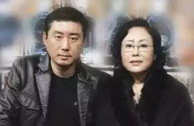 一生经历三次不幸的婚姻 与第一任老公孙天相闪婚 这是一段屈辱的婚姻