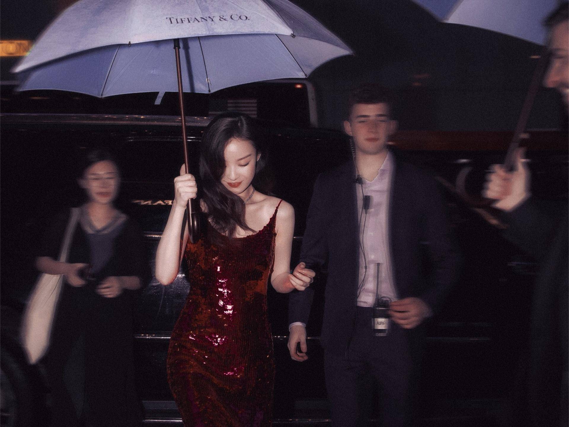 倪妮新剧口碑逆袭，出演话剧沉淀演技，钟楚曦街拍刷屏化身流量？