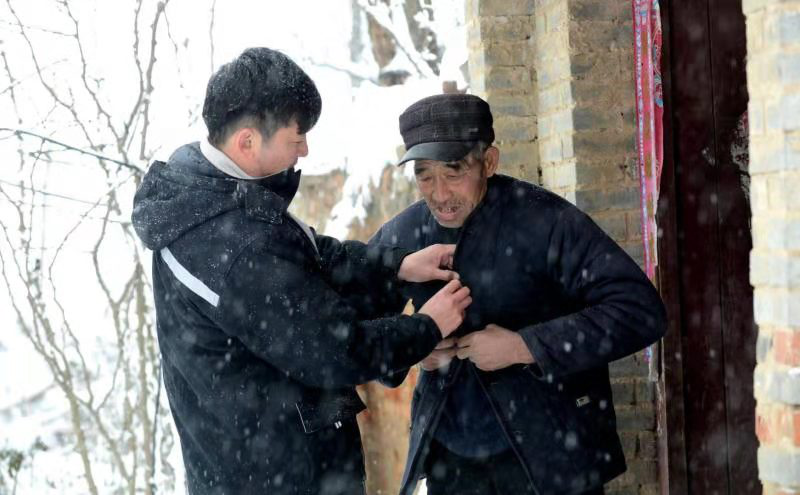 做困难群众的贴心人 ——记驻建安区蒋李集镇刘庄村第一书记杨军恒 通博最新娱乐官网