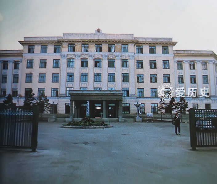 当时黑龙江省人民政府大楼.