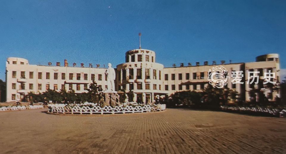 青年宫,留下来许多人青春的记忆,一座堪称艺术品的建筑.