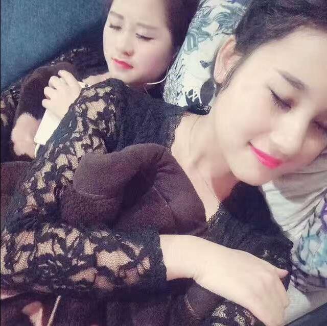 缅甸果敢老街美女:满大街的美女让你眼花缭乱