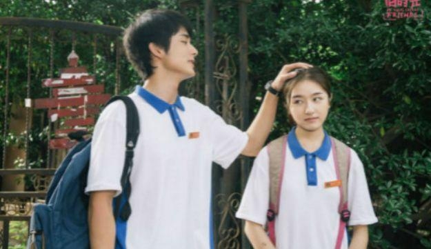 壁咚、摸头杀算啥？赵丽颖新剧竟然开启了仰卧起坐接吻模式！