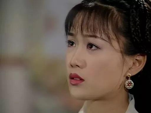 梁小冰回忆拍戏往事，演员待遇差也敬业，服化道具至今不落伍！