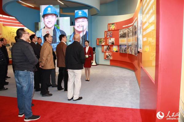 全国政协京内新任委员参观改革开放40周年展览