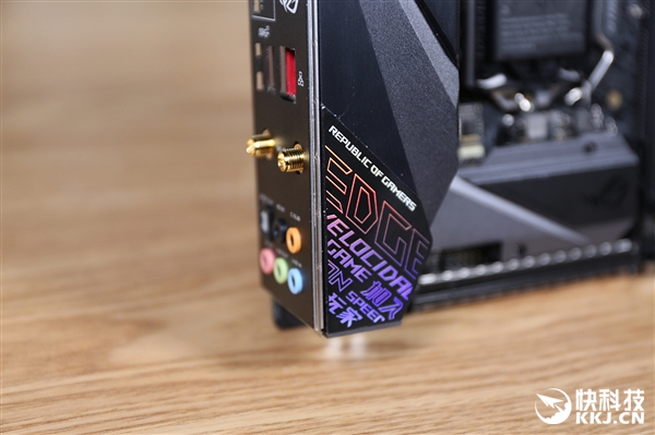 全副盔甲 华硕ROG STRIX Z390-I Gaming主板开箱图赏