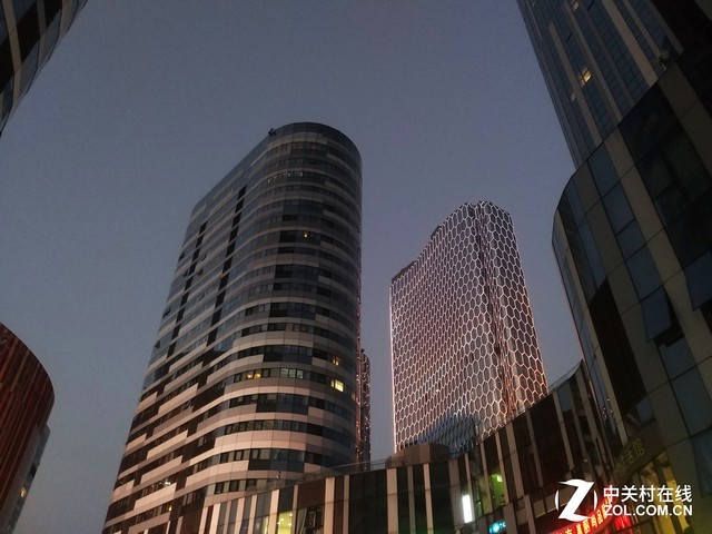这款四摄手机让我告别了单反 三星A9s全面评测