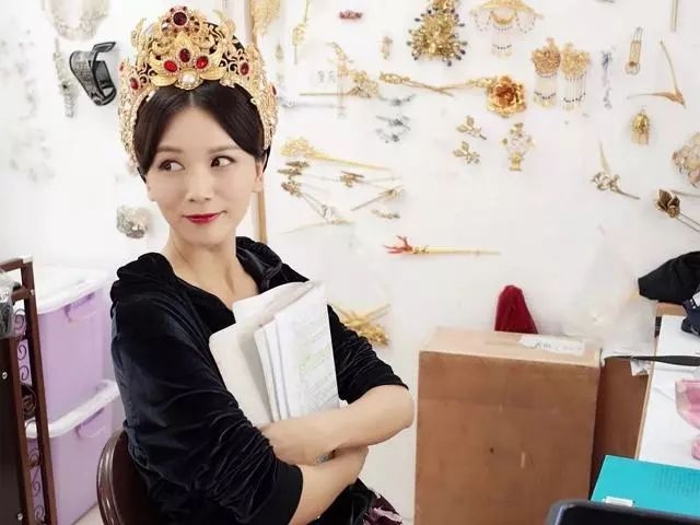 刚承认隐婚生子，又宣布离婚？她竟成功翻身，要红了