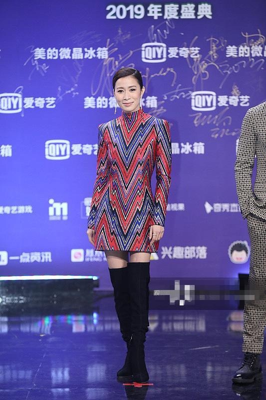 爱奇艺尖叫之夜明星造型PK：吴谨言成灾难，吴亦凡被吐槽罗圈腿！