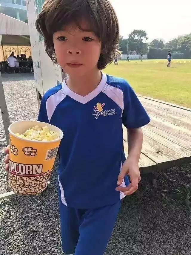 某女星不嫁富豪改嫁男演员，竟是怕孩子铁锤了她鼻子是整的？