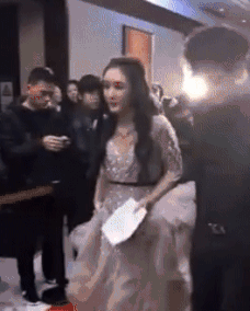 肿胀脸、寿星头少女cos杨超越造型后被骂惨了