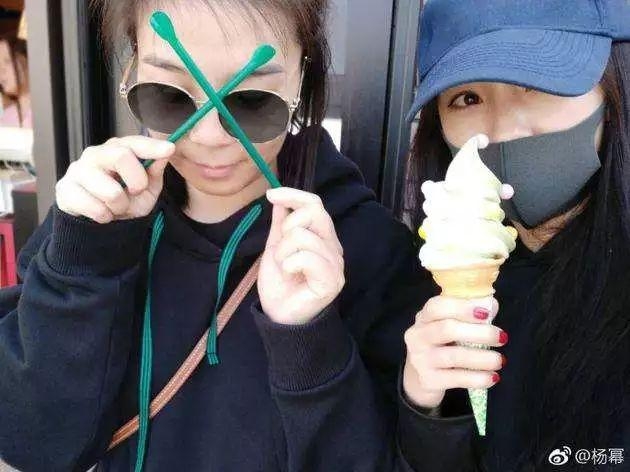 时尚先生红毯无修图出炉！吴谨言妆容太浓，杨幂造型师再度被撕！