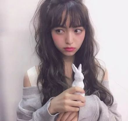 日本爆红的洛丽塔美少女，真人版混血芭比，靠漫画眼成新晋宅男女神！