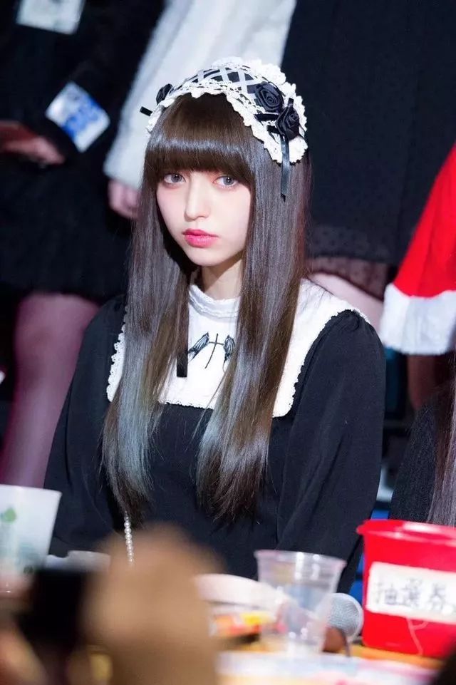 日本爆红的洛丽塔美少女，真人版混血芭比，靠漫画眼成新晋宅男女神！