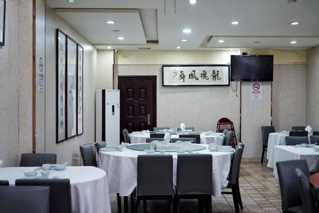老社区里的大排档,随意的广东师傅和好吃的电饭煲焗鸡