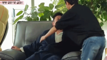 父亲21年与儿子坚持嘴对嘴亲，这么奇葩的事都有？