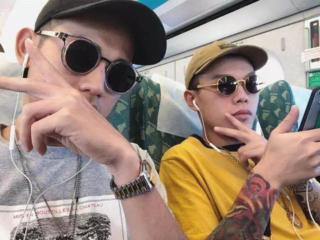 新走红组合成员丑闻不断 让女友自费流产还劈腿女记者