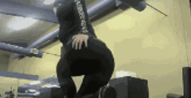 美女健身教练爆红网络,沙漏腰原来是这么炼成的