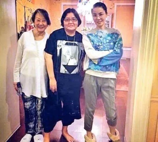 扯白||王菲的30年不变三人组，女人之间最牢固的友谊不就是一起干活一起挣钱么
